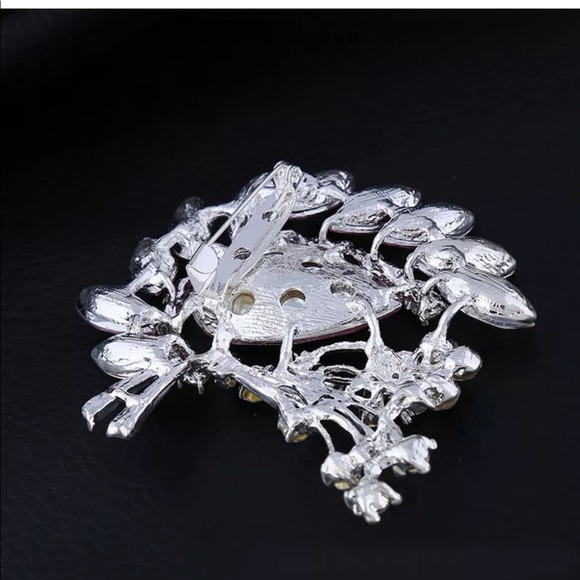 Stunning brooch - Picture 2 of 4